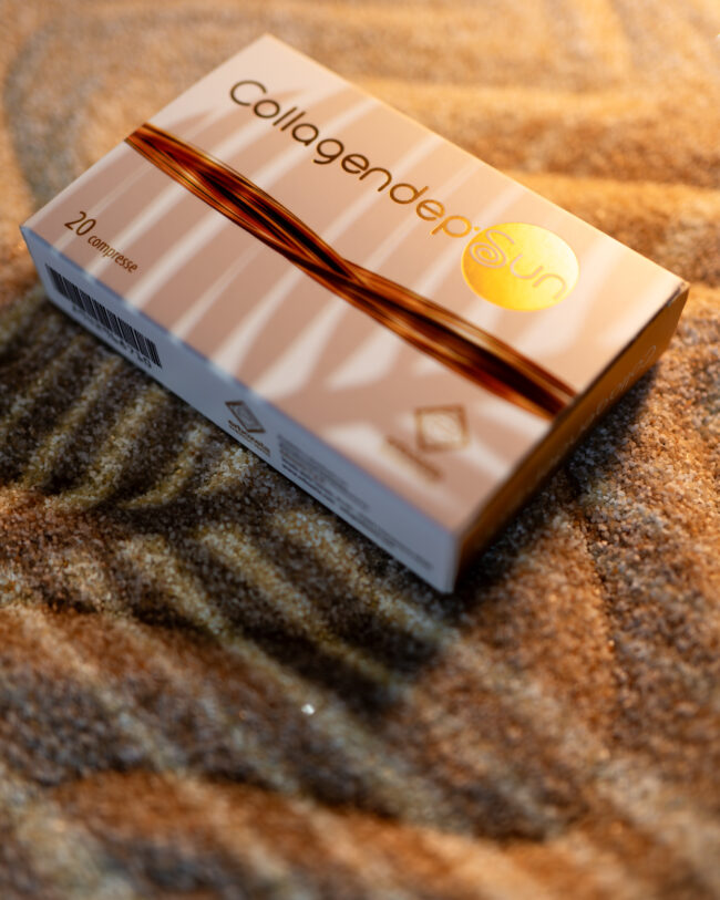 Still Life di un Integratore Solare Fotografato con Effetti di Ombre, Immerso in un Paesaggio di Sabbia Lavorata, Rappresentando Eleganza e Innovazione.