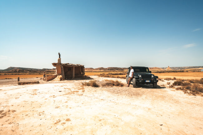 Viaggio a Bardenas Reales: Paesaggio Unico e Suggestivo nella Regione di Navarra, Spagna.