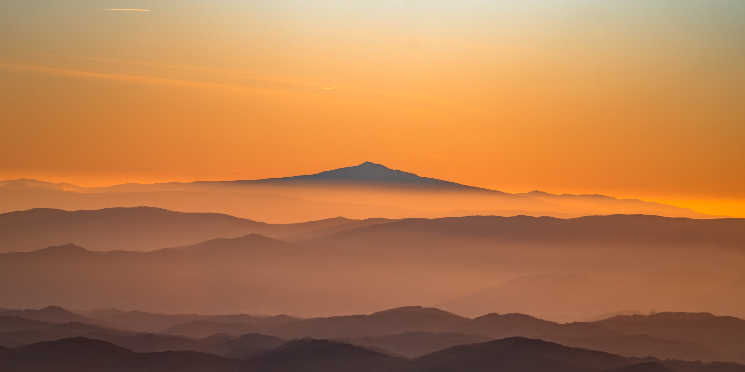 Fotografia al Tramonto negli Appennini Marchigiani: Atmosfera Magica di Neve Premiata come 2° Classificato nel Concorso Fotografico Impressum Marche.