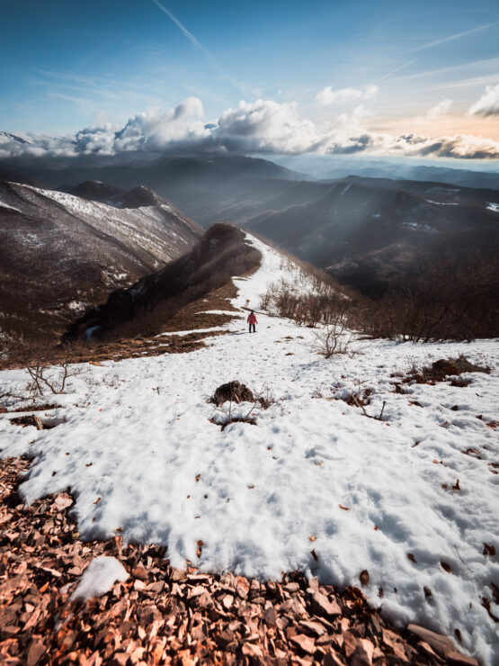 Fotografia nelle Montagne Innevate delle Marche: Paesaggio Incantevole tra Natura e Neve