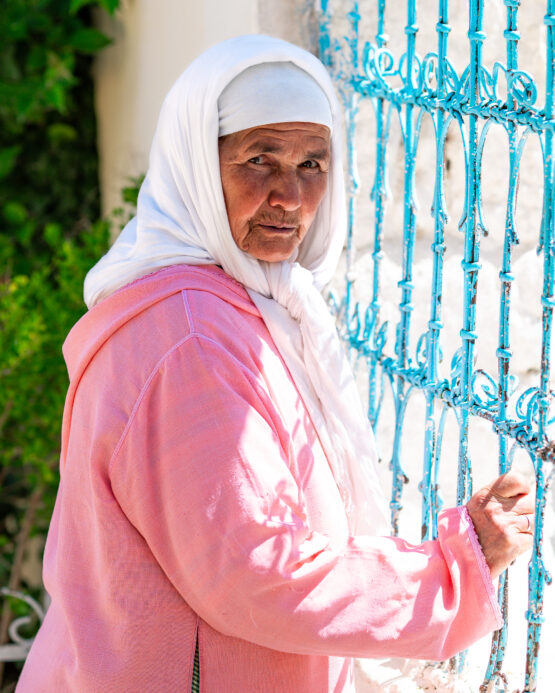 Ritratto di Signora in Viaggio: Incanto e Cultura nel Cuore del Marocco